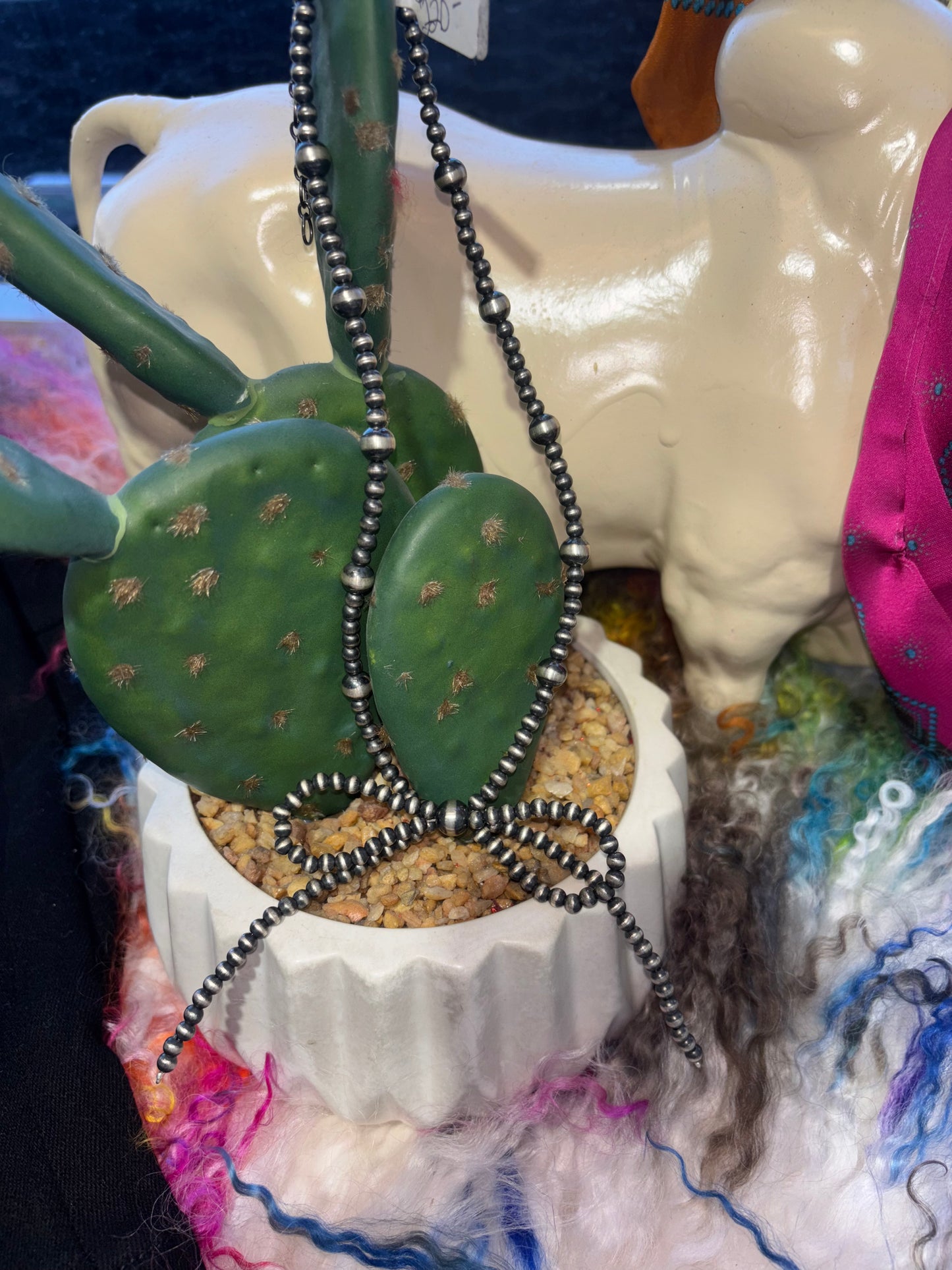 Bow Navajo pearl necklace